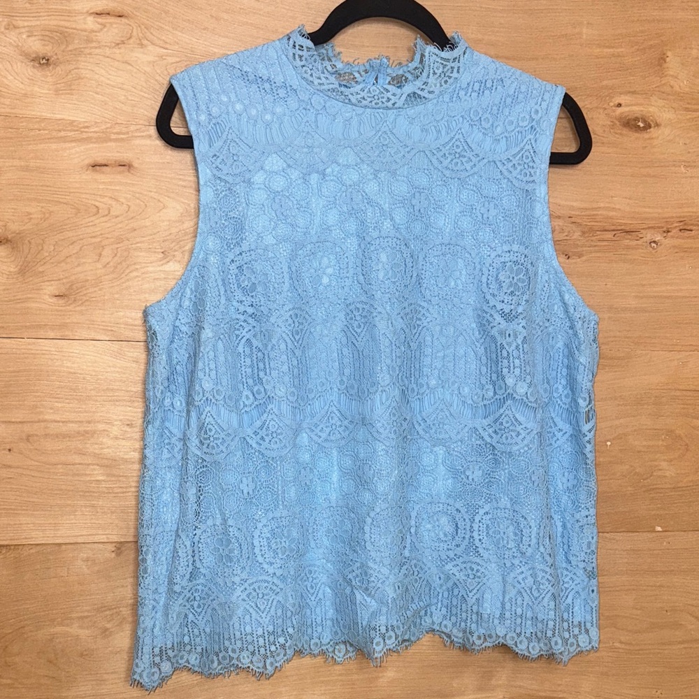 Chic Lace Sleeveless Blouse - Light Blue